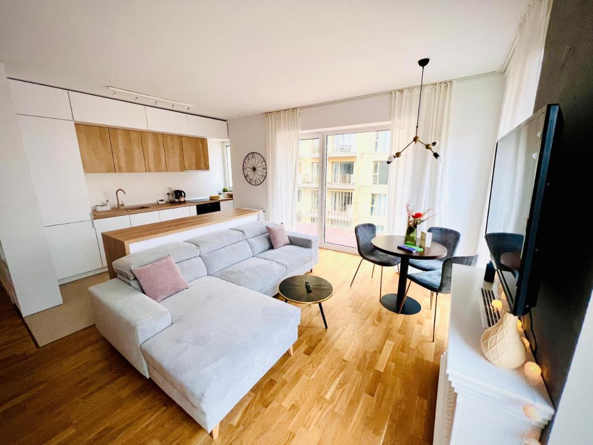 Exquisite - Two Bedroom Apartment บูคาเรสต์ ภายนอก รูปภาพ