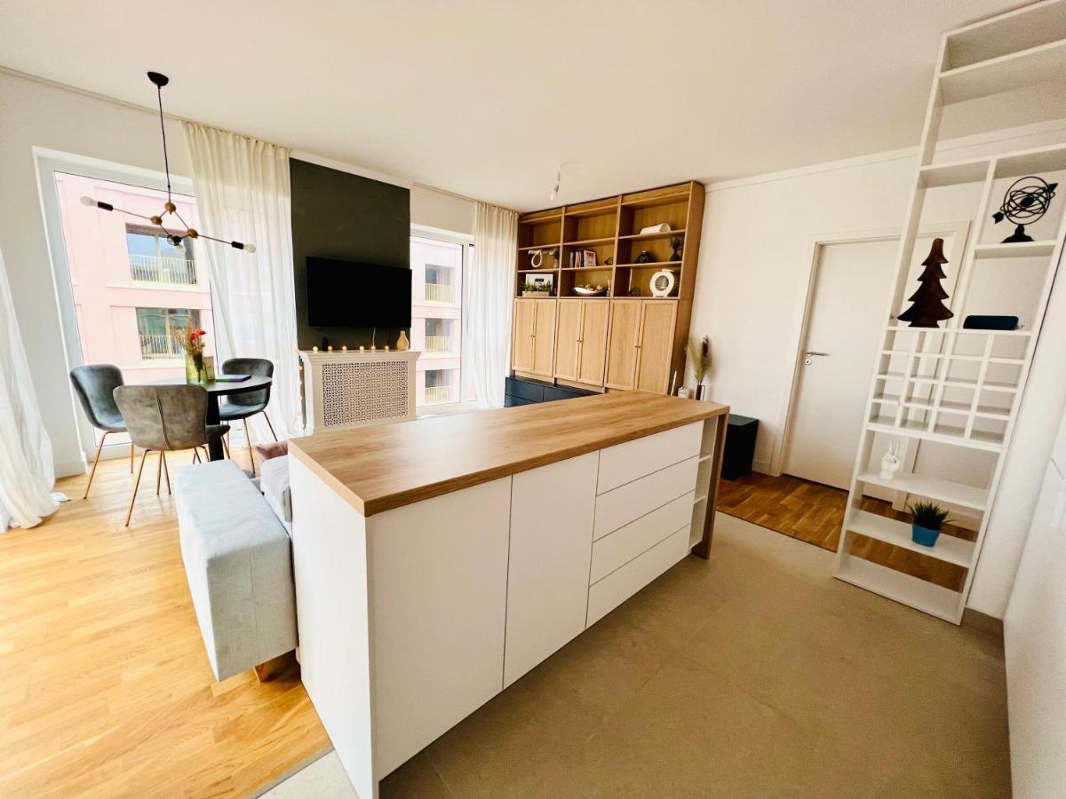 Exquisite - Two Bedroom Apartment บูคาเรสต์ ภายนอก รูปภาพ