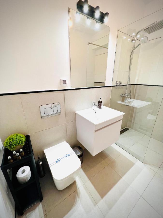 Exquisite - Two Bedroom Apartment บูคาเรสต์ ภายนอก รูปภาพ