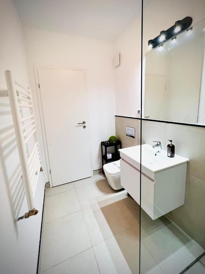 Exquisite - Two Bedroom Apartment บูคาเรสต์ ภายนอก รูปภาพ
