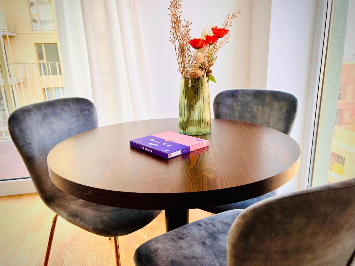Exquisite - Two Bedroom Apartment บูคาเรสต์ ภายนอก รูปภาพ